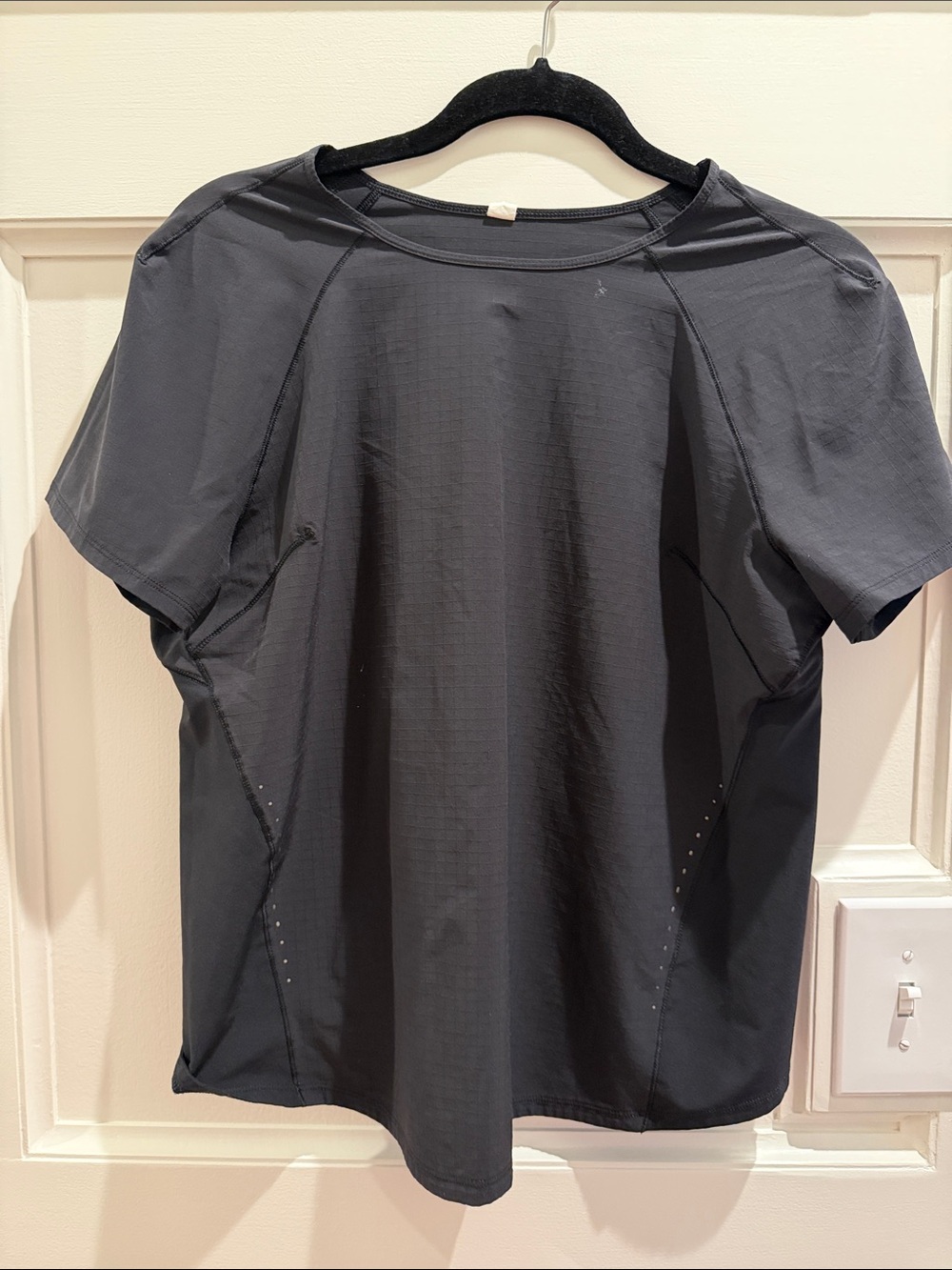 Women’s LuluLemon Short-Sleeve Shirt black size 10